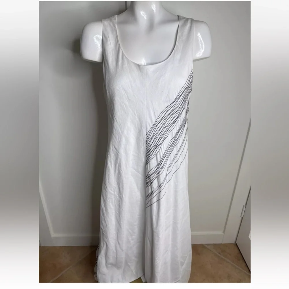 White Sleeveless Dress with Black Pattern linen - Picture 1 of 3
